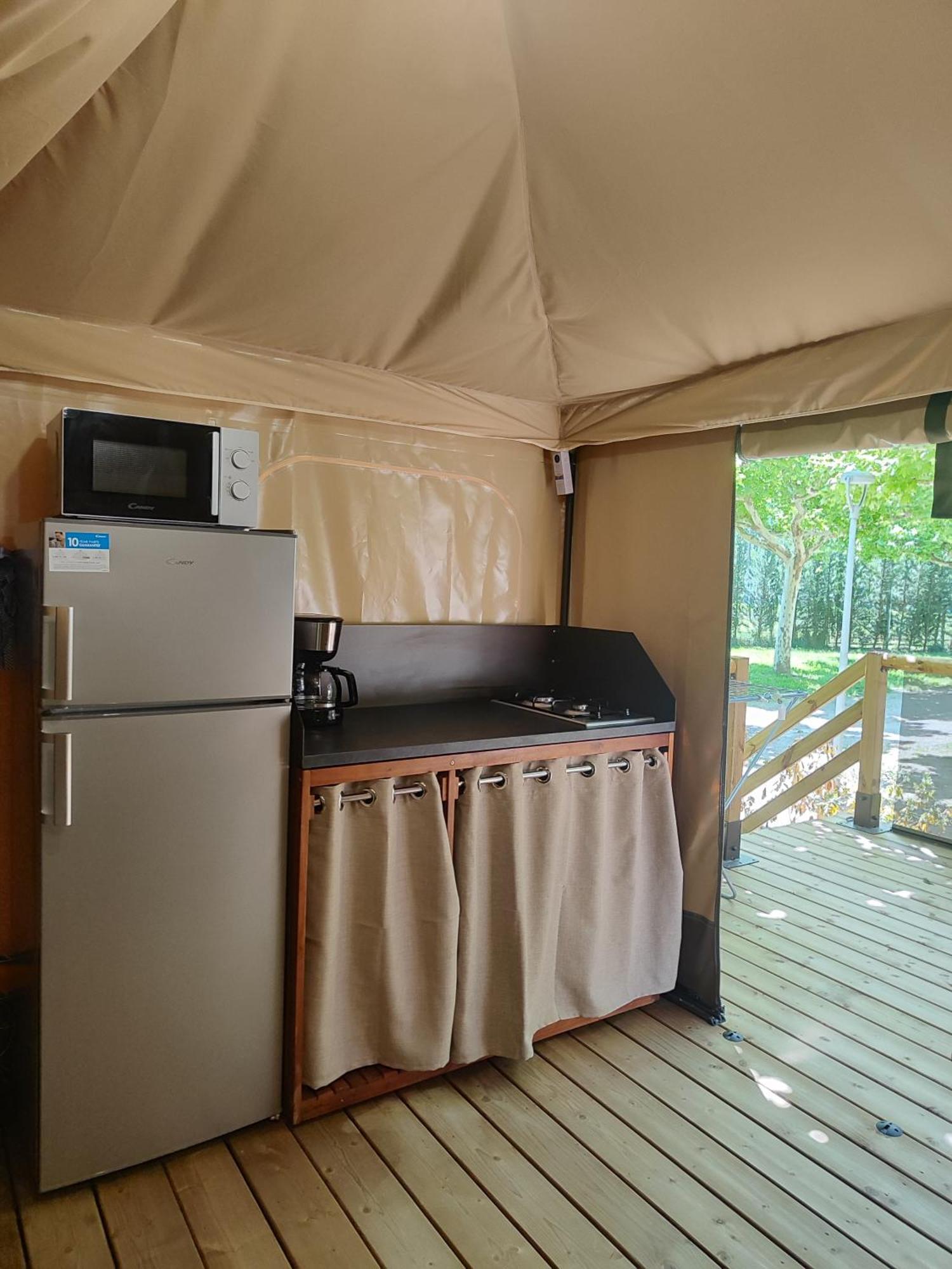 Camping Porte Des Alpilles By M.A Destination Glamping Saint-Etienne-du-Gres Exterior photo