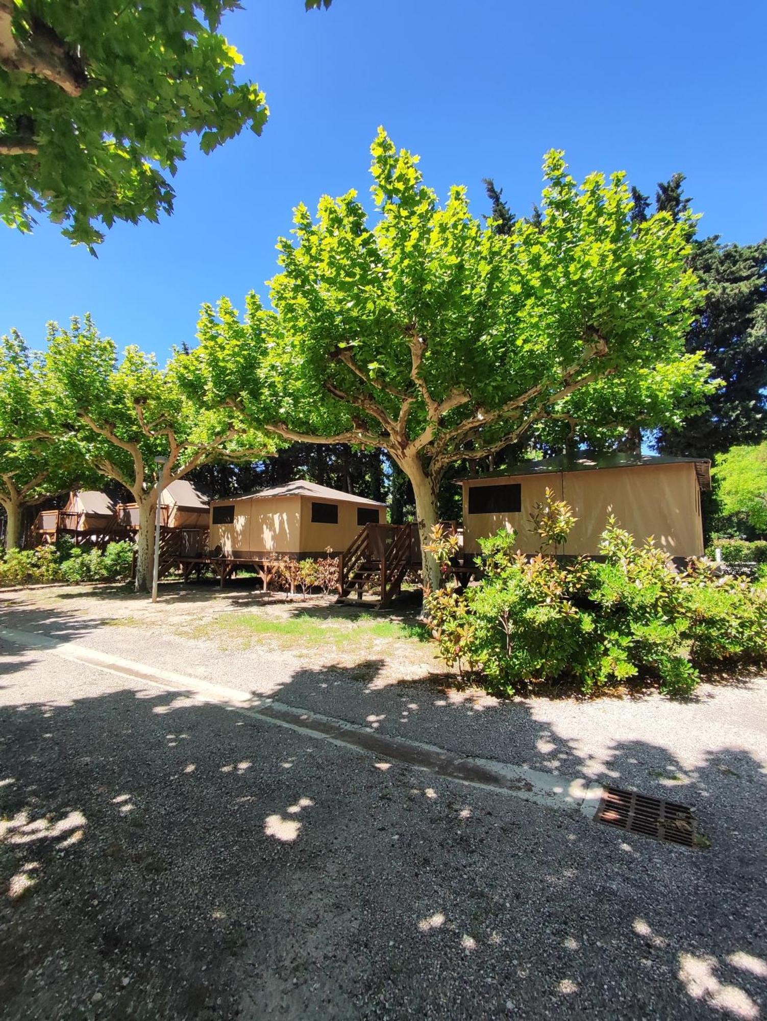 Camping Porte Des Alpilles By M.A Destination Glamping Saint-Etienne-du-Gres Exterior photo