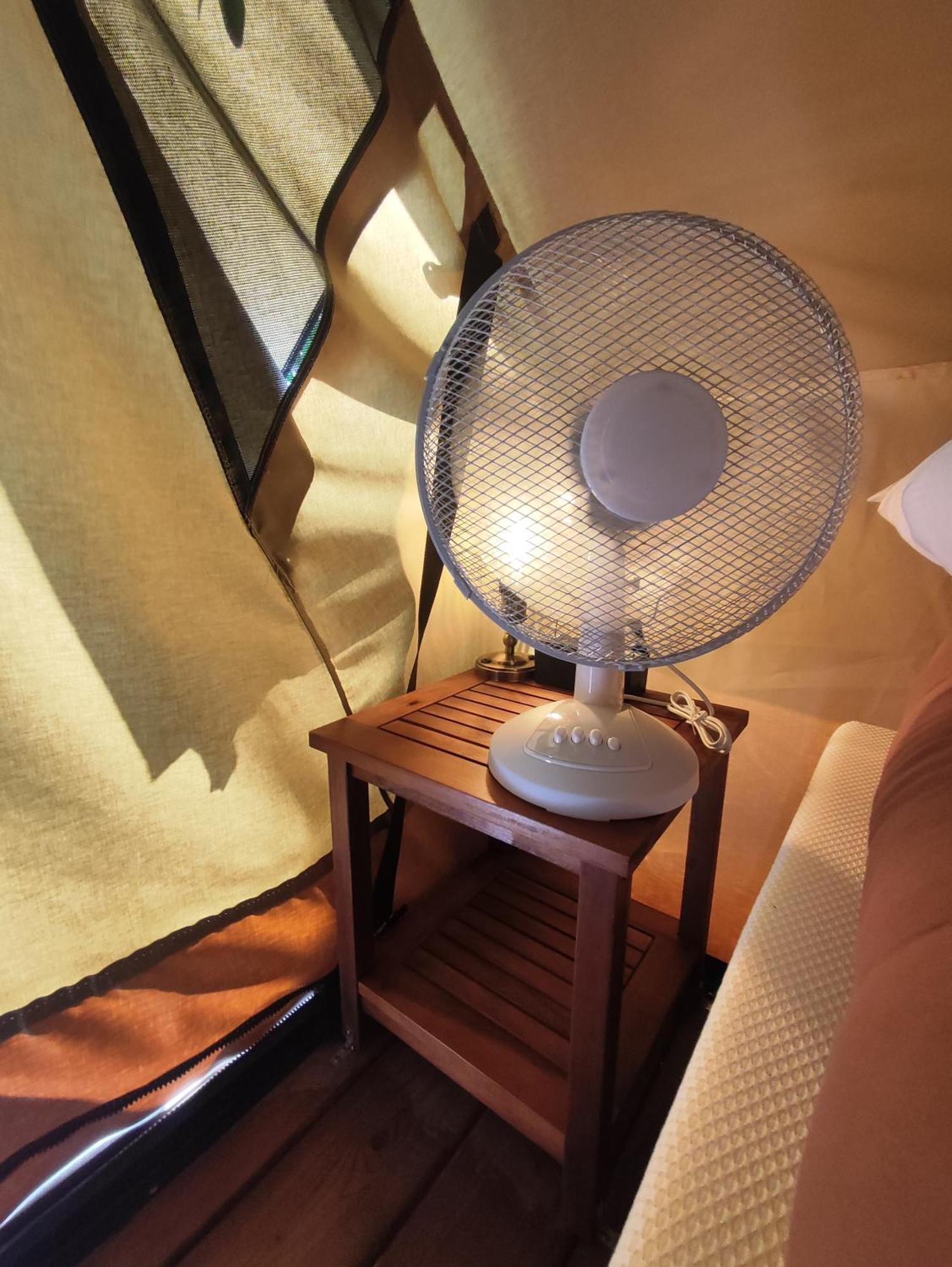 Camping Porte Des Alpilles By M.A Destination Glamping Saint-Etienne-du-Gres Exterior photo