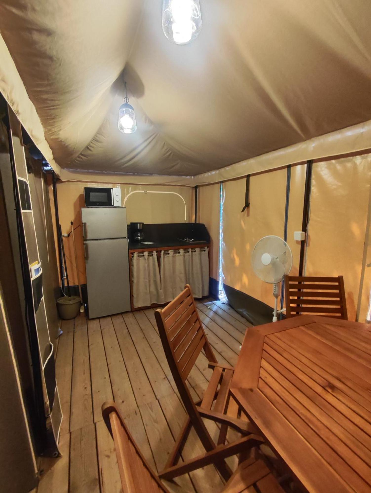 Camping Porte Des Alpilles By M.A Destination Glamping Saint-Etienne-du-Gres Exterior photo